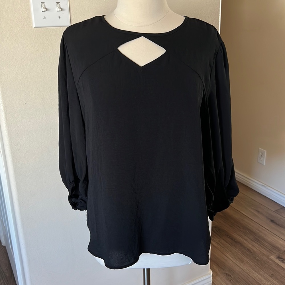 3/4 sleeved dress shirt w/cutout at neck